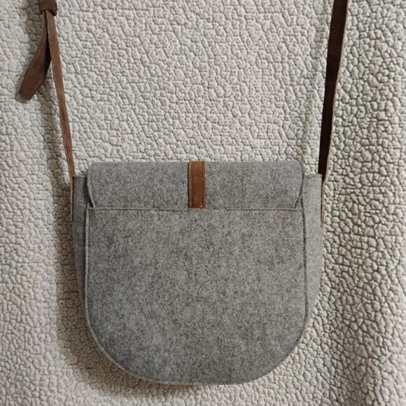 Universal Threads Crossbody Bag - Picture 4 of 9